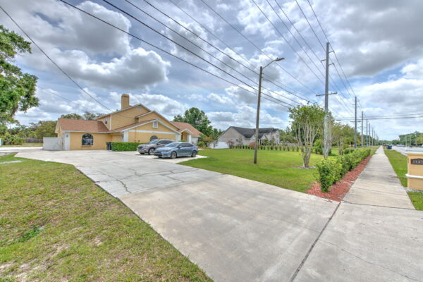 5-web-or-mls-Front Yard-5