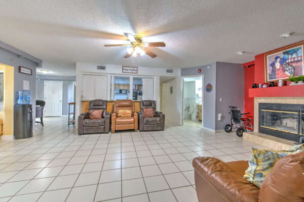 55-web-or-mls-Living area 2-4
