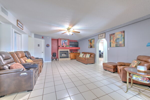 60-web-or-mls-Living area 2-9